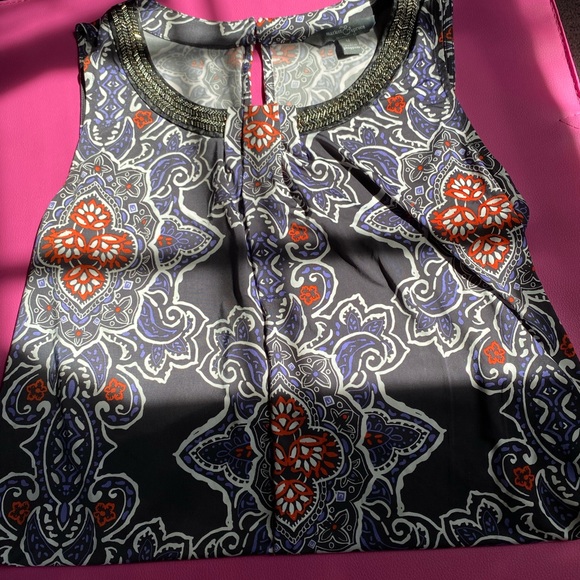 Sleeveless Top with Beaded Neckline Size M - Picture 7 of 9